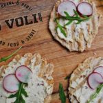 Zdravi zalogaji sa namazom od šumskih pečuraka